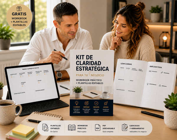 Dos emprendedoras organizando un negocio con un workbook estratégico, Business Model Canvas, Lean Canvas y herramientas de planificación para ganar claridad y tomar mejores decisiones.