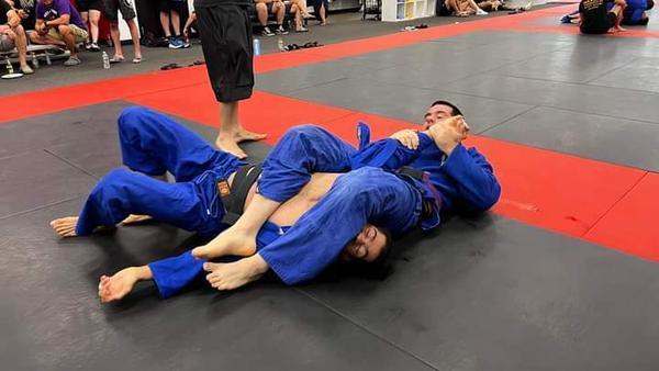 Athlete controlling from the back in competition
