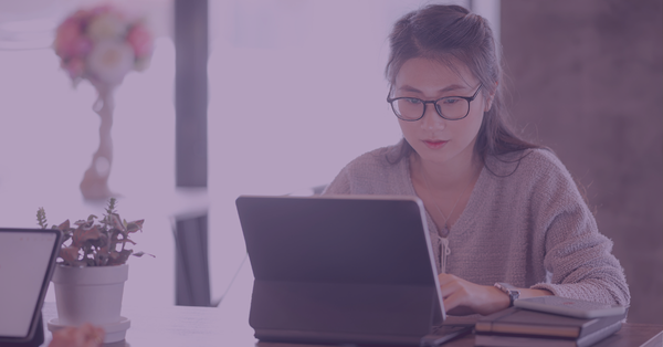 Female marketer on her laptop learning how to integrate Generative AI and Generative Engine Optimization (GEO) into her marketing strategy