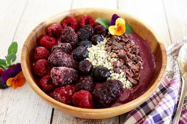 Winter Berry Smoothie Bowl