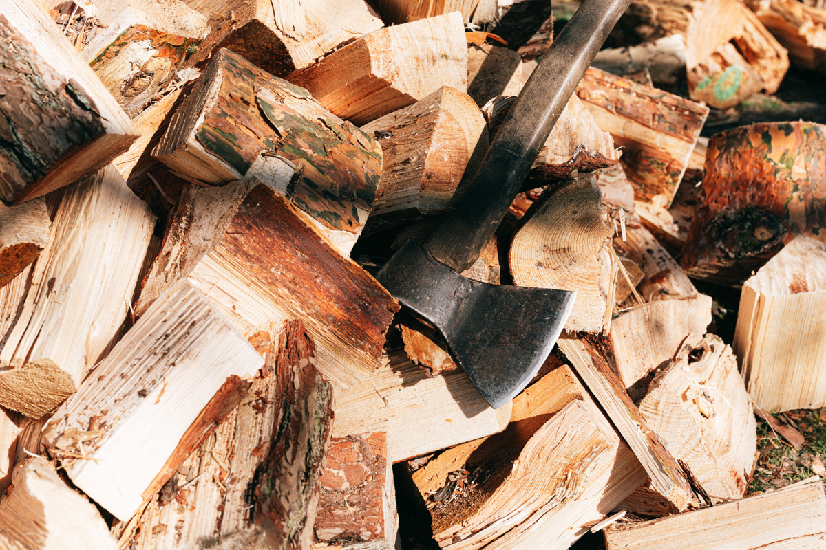  Secrets of How to Chop Wood Quickly and Safely