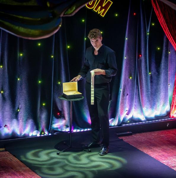 Get Tickets For Monday Night Magic ~ The Holiday Series