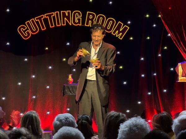 Get Tickets For Monday Night Magic ~ The Holiday Series