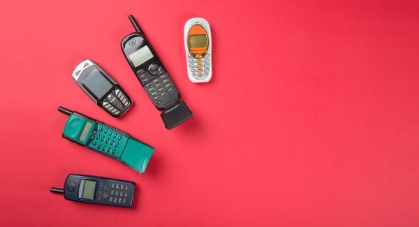 A pile of old mobile phones