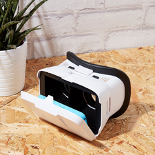 Free virtual reality headset