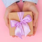 A pink bow on a gift 