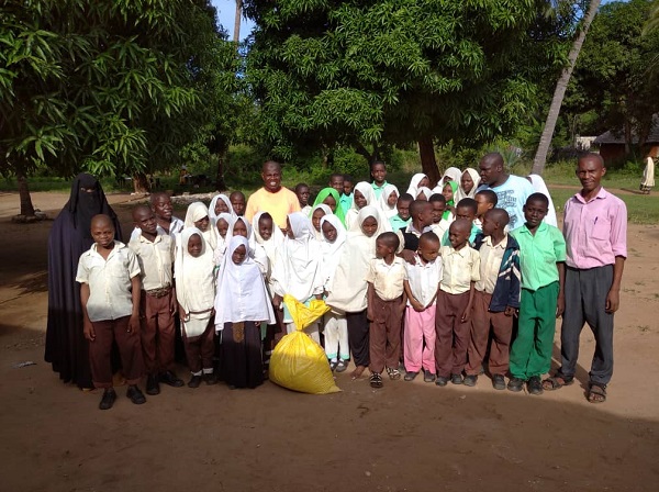 Distribution video of  Corn Flour (Tepung Jagung) for Porridge (Bubur) program  @ Al-Munawar Ophanage, Tiwi, Kwale County