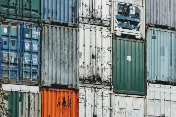 Image of shipping containers Max Williams on Unsplash