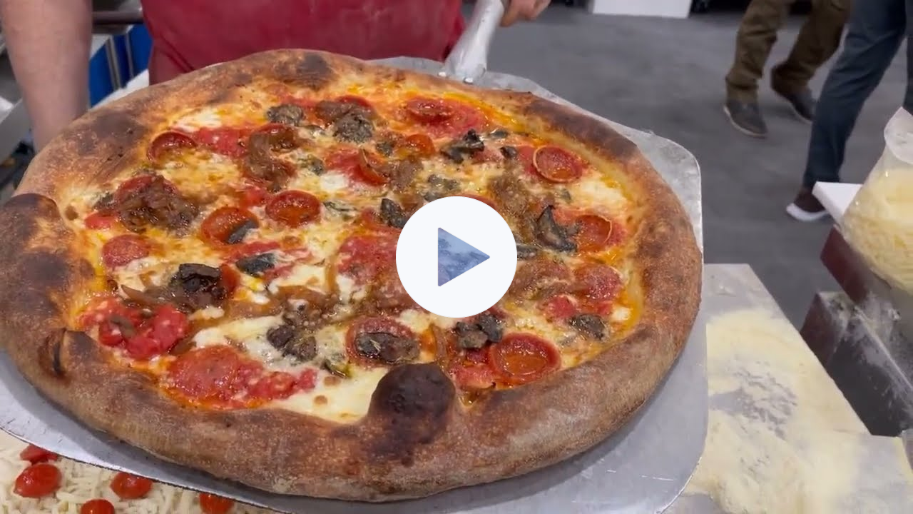 Lee Huzinger, Pizza Master, Makes Pizza Step by Step at Pizza Expo