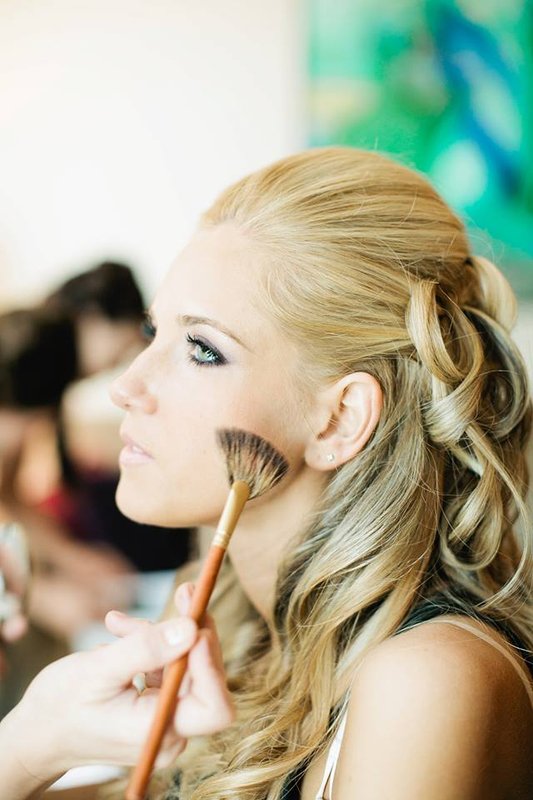 Book your ESSpa Prom MakeUp Now