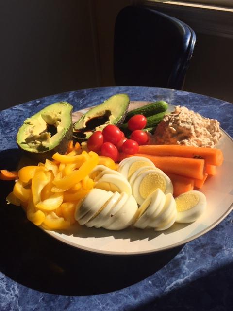 plate of cut up veggies