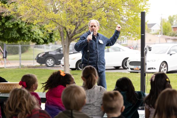 Karl Behling performing at Story Crossroads Summit and Festival