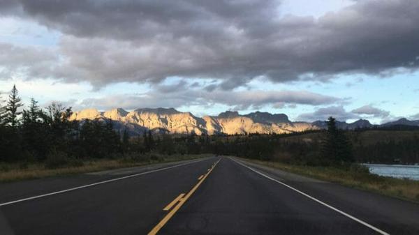 Glaciers, Mountains & Lakes: Driving the Icefields Parkway