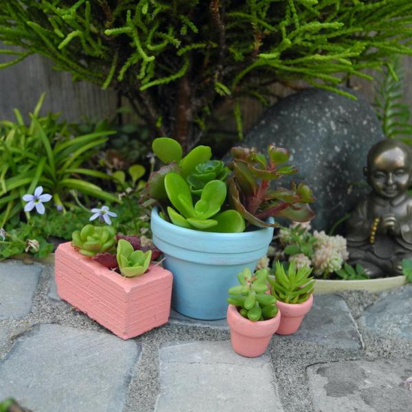 https://twogreenthumbs.com/products/miniature-garden-cedar-story-sticks-starter-kit?variant=39542308864079