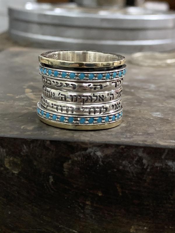 Spinner ring with verses