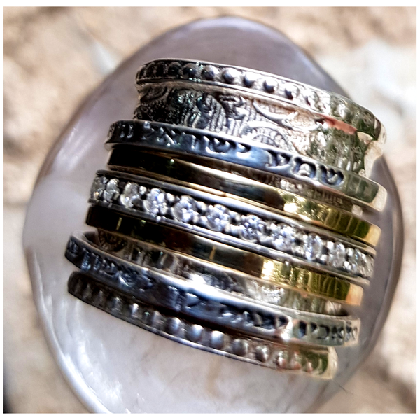 Spinner ring with messages