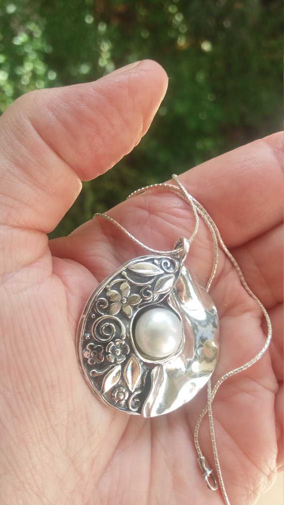 Peral on sterling silver pendant