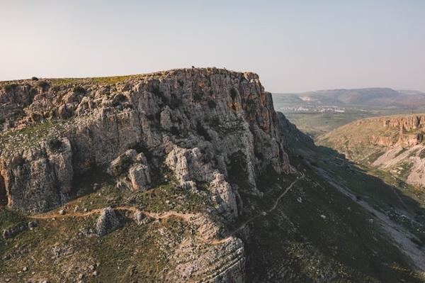 https://images.unsplash.com/photo-1554558424-4a02a6451c4b?q=80&w=4555&auto=format&fit=crop&ixlib=rb-4.0.3&ixid=M3wxMjA3fDB8MHxwaG90by1wYWdlfHx8fGVufDB8fHx8fA%3D%3D