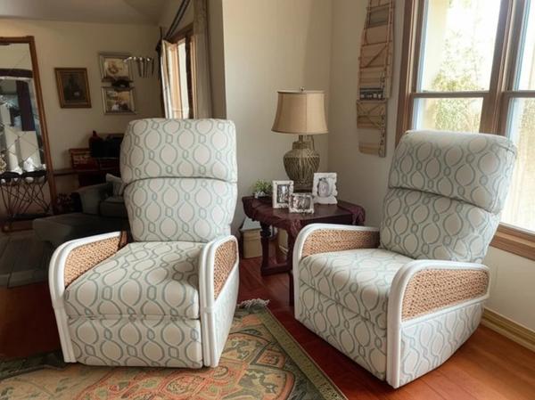  SET OF 2 COUNTRYSIDE SWIVEL RECLINERS