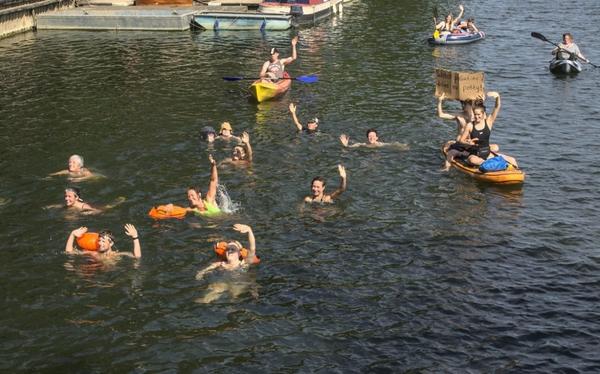 Swimmers in a river site in Oxford