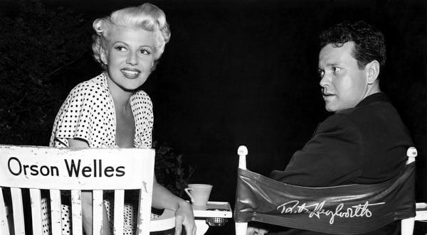  Rita Haywort and Orson Welles on the set of "The Lady from Shanghai"