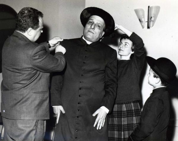 Adriana Berselli sul set di "Gambe d'oro" di Turi Vasile