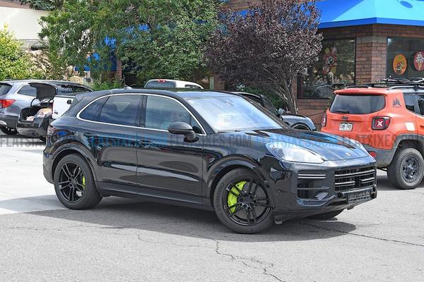 2023 Porsche Cayenee Turbo S E-Hybrid