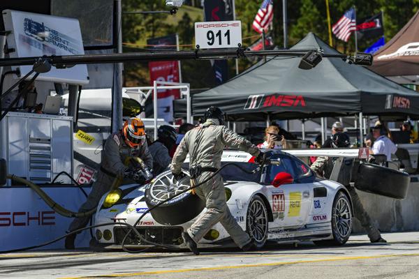 Porsche petite le mans pit stop