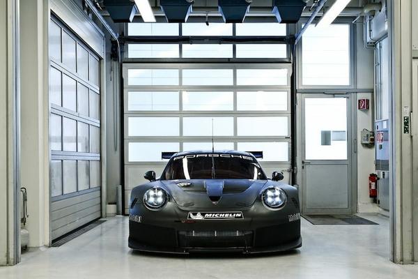 2017 Porsche 911 RSR