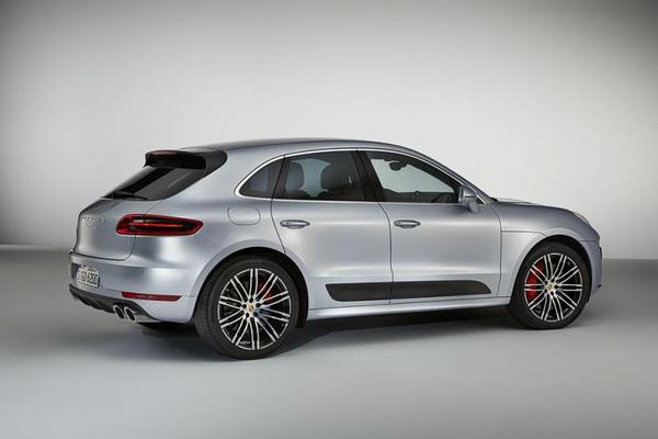 Porsche Macan Turbo with Performance Package