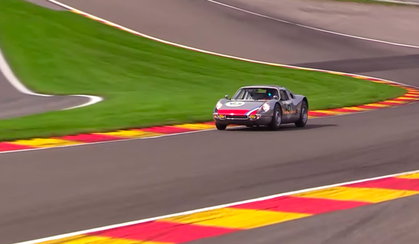 Porsche 904 Carrera GTS on track