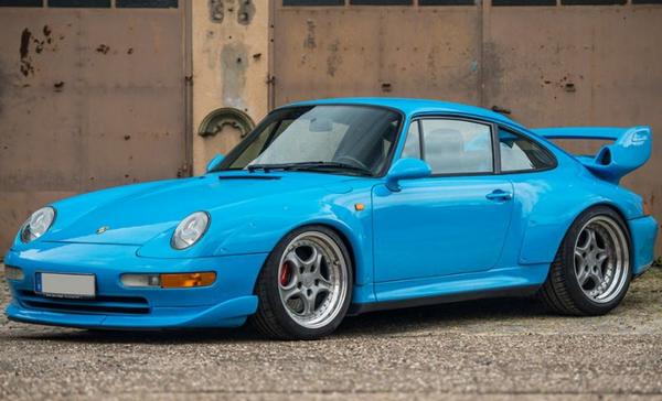 arsonist sets porsche 911 on fire