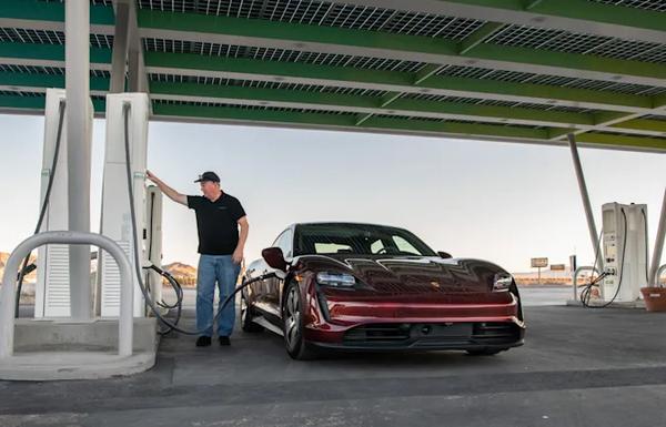 Porsche Taycan Fast charging
