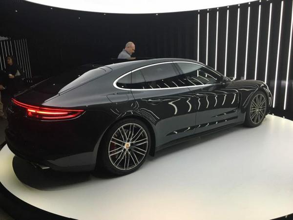2017 Porsche Panamera