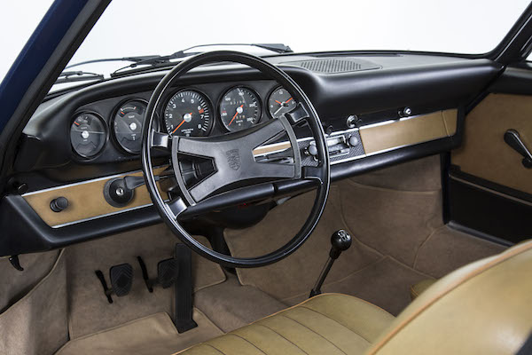 porsche classic dashboard