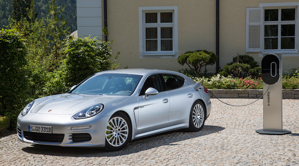 free mansion with Panamera Hybrid