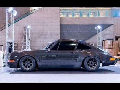 4 Laws' Full Carbon Porsche 911