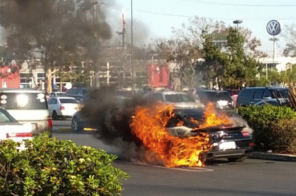 Porsche 911 Turbo S burns to ground