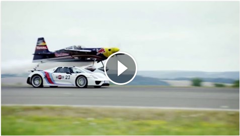 Porsche 918 vs. plane