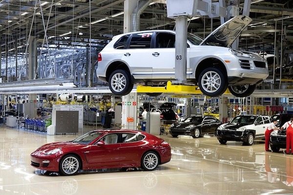 Porsche Cayenne and Panamera on Assembly line
