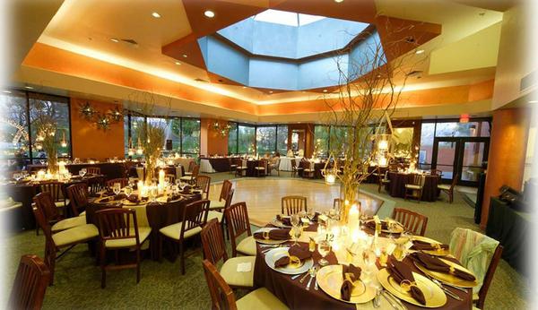 La Maraposa dining room