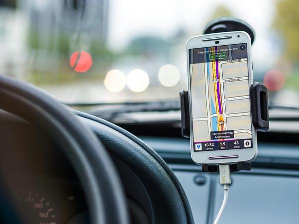 Photo by Pixabay from Pexels: https://www.pexels.com/photo/white-android-smartphone-inside-vehicle-33488/