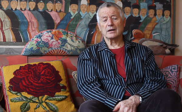 Kaffe Fassett on the couch at home