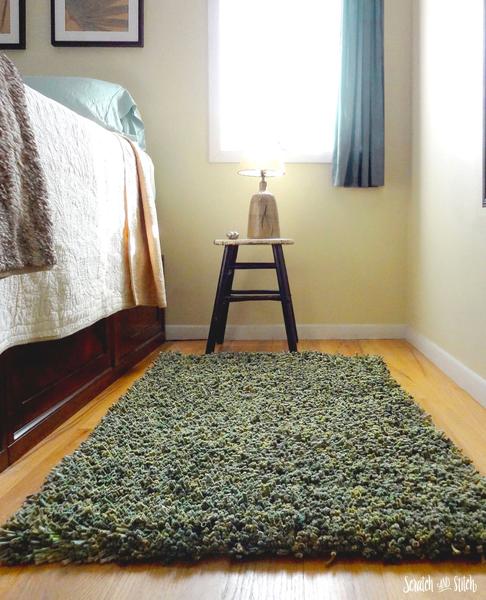 DIY Upcycled T-Shirt Rug