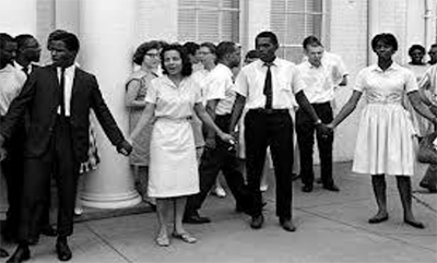 Diane Nash and other SNCC members demonstrating in front of a Nashville police station. Credit: The Nashville Tennessean