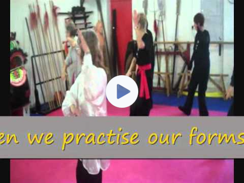 What happens in a Tai Chi class at the Rising Crane Centre?
