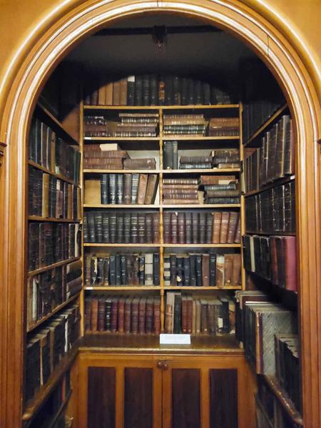 Oneida Mansion library