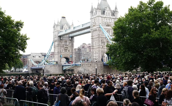 the line outside Tower Bride