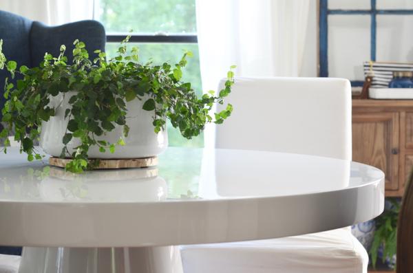 round dining room table photo (click if you can't see it)