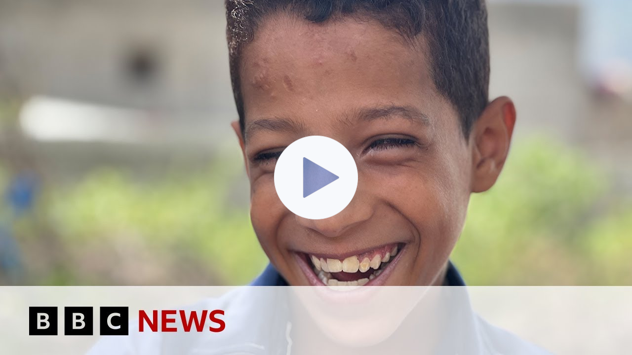 How one blind boy helped rebuild his school in Yemen - BBC News